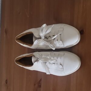 Susina white vegan leather size 8.5 sneakers